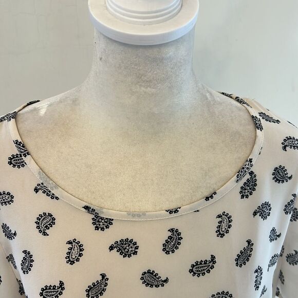 Premise Studio cream paisley short sleeve blouse Size M EUC - Picture 4 of 10